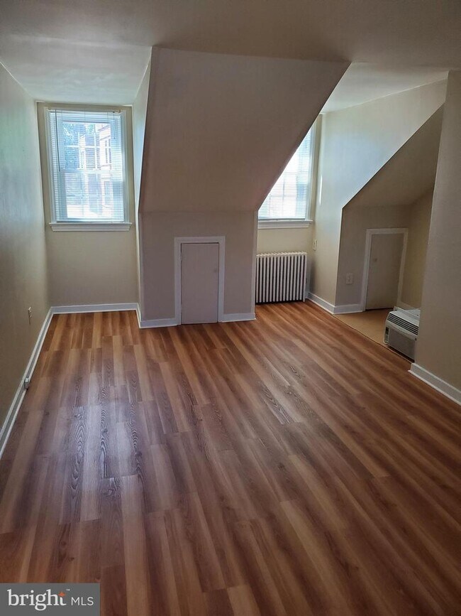 Building Photo - 164 Nassau St