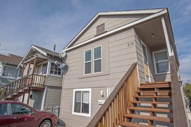 Unit 216 upper & lower - 214-216 Arkansas St