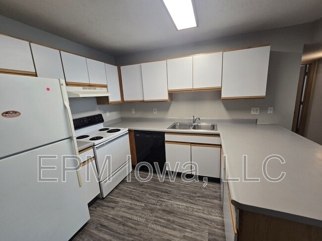 Building Photo - 64 Miller Ave SW