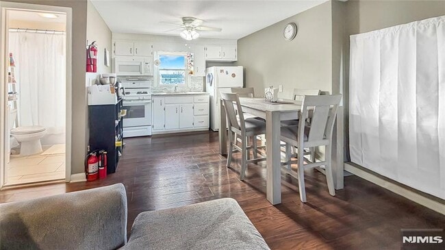 Foto del edificio - 154 Charlton Ave