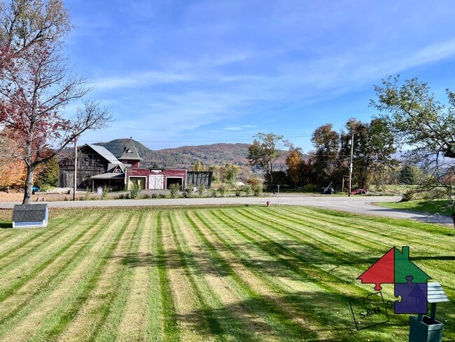 Building Photo - Your Dream Home Awaits: Spacious 3-Bedroom...