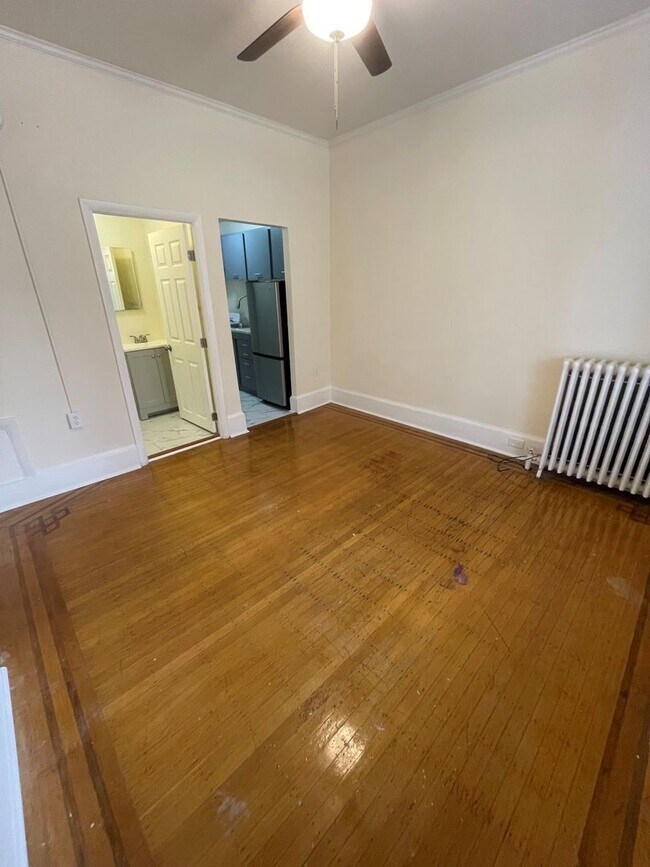 Foto del edificio - Charming Apartment Units in Charles Village, Baltimore, MD!
