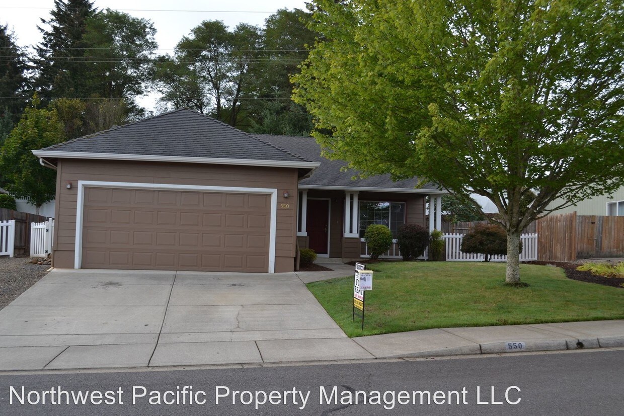 Primary Photo - 550 Summerview Dr
