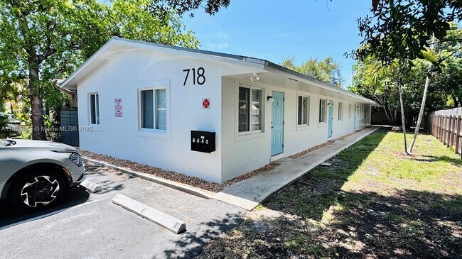 Foto del edificio - 718 SE 13th St