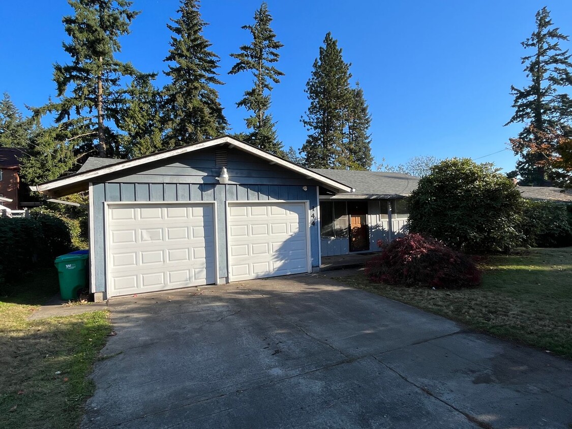 Primary Photo - Hazelwood Ranch Home with Huge Yard, Attac...