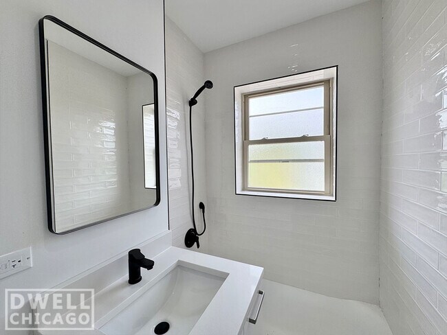 Foto del edificio - 5600 N Ashland Ave