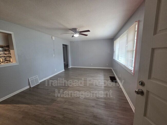 Foto del edificio - 9613 E 25th Terrace S