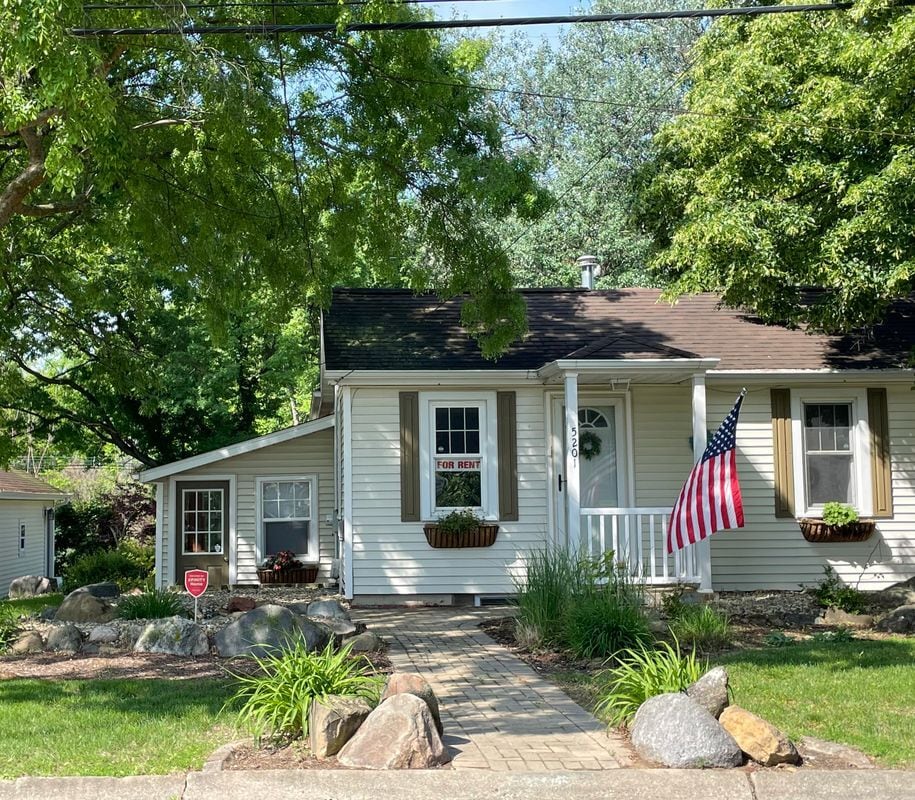 Primary Photo - 5201 North Montclair Avenue