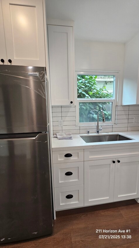 Primary Photo - 211 Horizon Ave