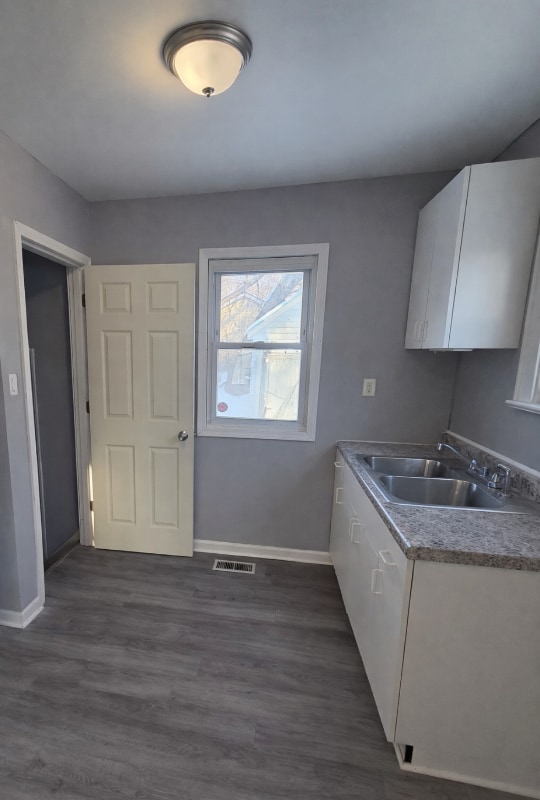 Building Photo - 722 Frank St