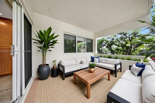 Foto del edificio - 4000 Alhambra Cir