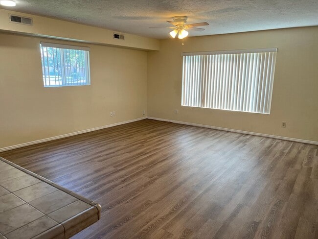 Building Photo - Dixie Downs Townhouse