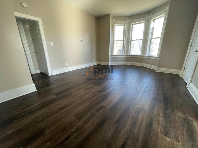 Foto del edificio - 424 E 10th St