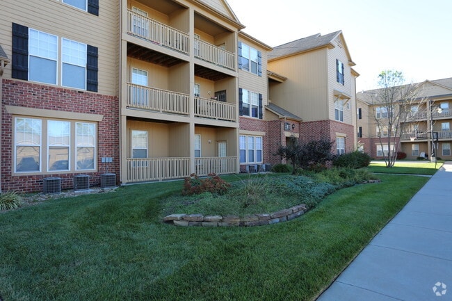 Canyon Court Apartments - Lawrence, KS 