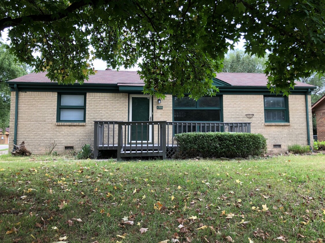 Building Photo - 1201 N Woodlawn Blvd