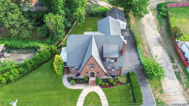 Building Photo - 68 Fir St