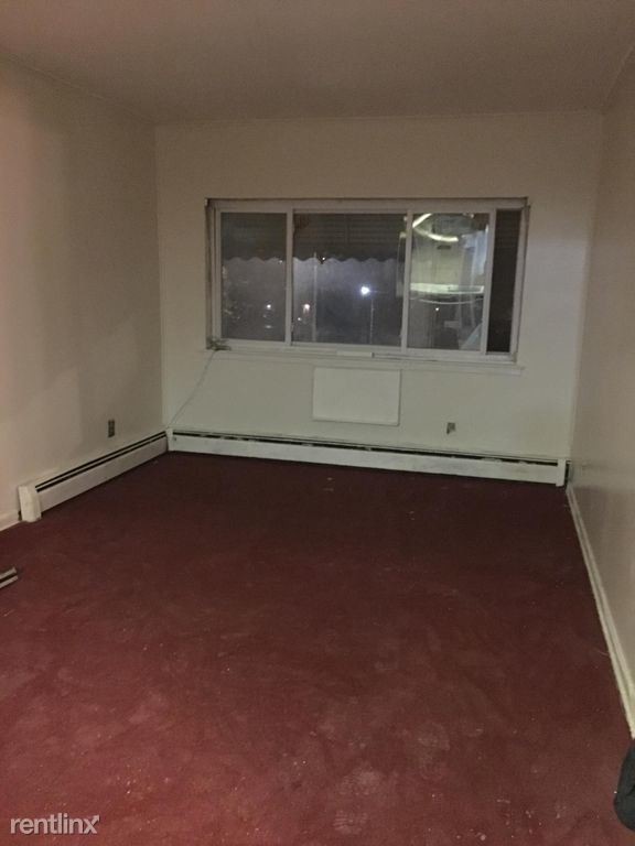 Building Photo - 3 br, 1 bath Apartment - 1320 Metcalf Ave