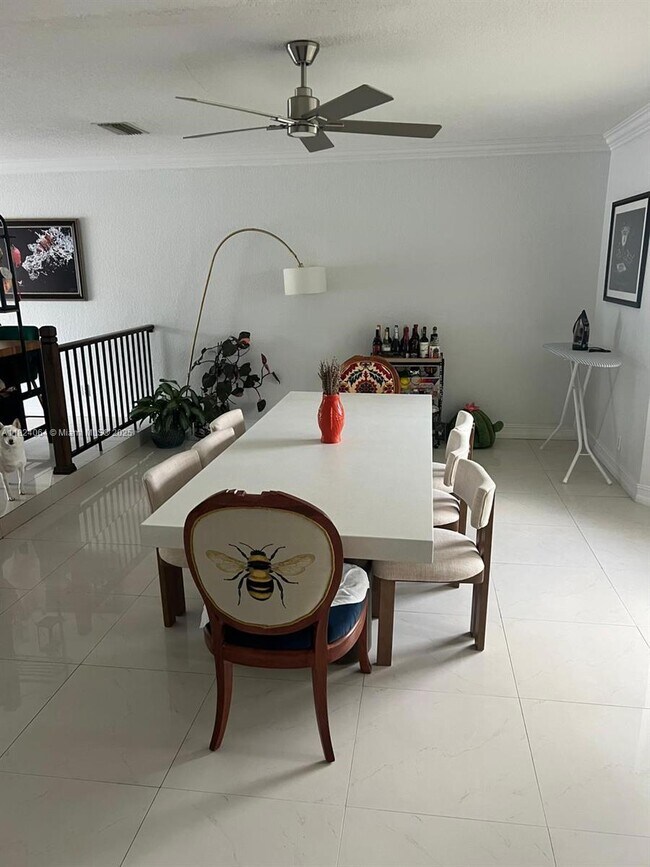 Foto del edificio - 225 NW 15th St