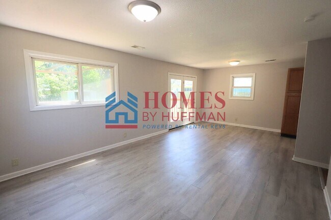 Foto del edificio - Three Bedroom House | Move in Ready | Princeton