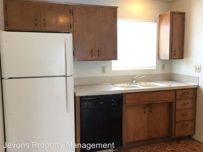 Building Photo - 301 Santa Roza Dr