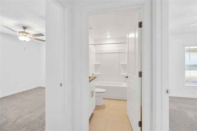 Foto del edificio - 5174 Fiddle Fig Ave