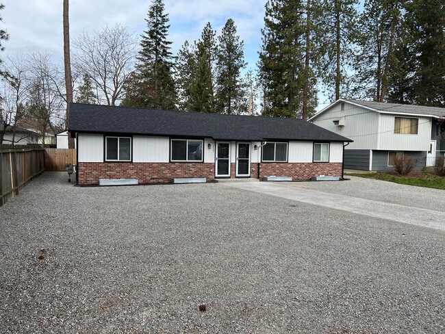 Building Photo - 2809 N Honeysuckle Dr
