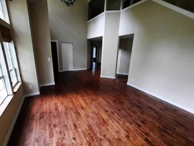 Foto del edificio - Spacious 4 bed in Ridgetop!