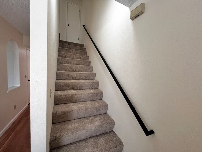 Foto del edificio - Spacious 3 bedroom 1.5 bath