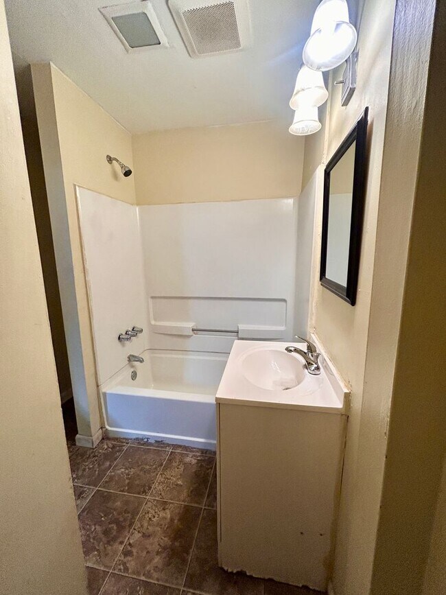 Foto del edificio - 560 Manor St