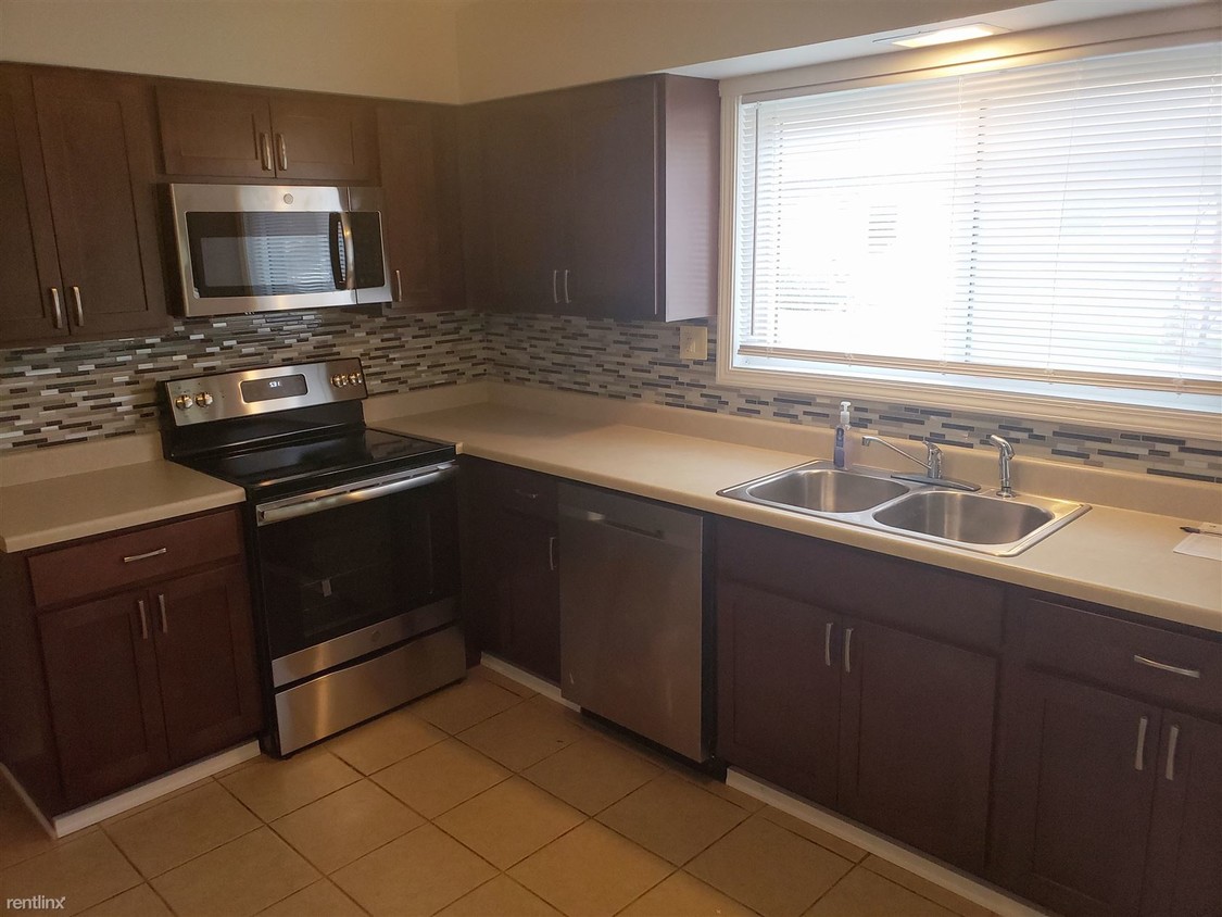 Primary Photo - 2 br, 1.5 bath Condo - 845 Richard St Unit D