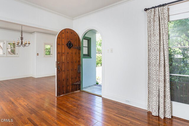 Building Photo - 550 La Mesa Pl