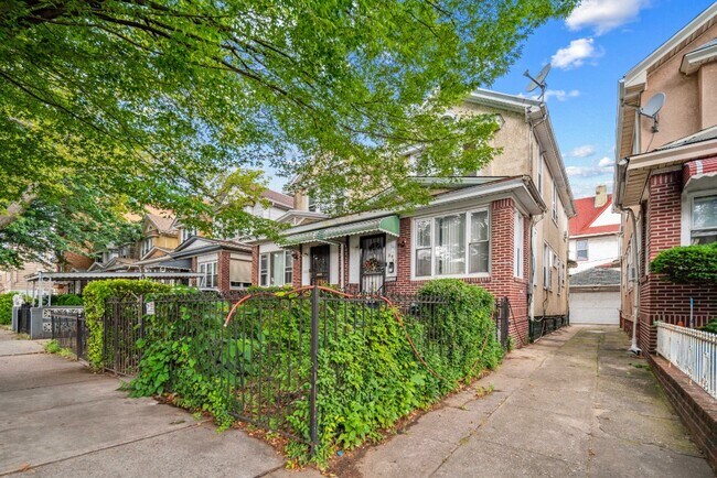Building Photo - Clarendon Road