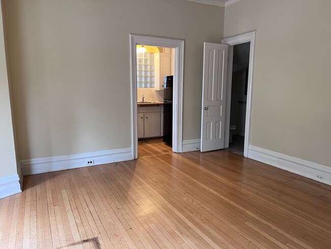 Foto del edificio - Adorable One Bedroom Upper in Heritage Hil...