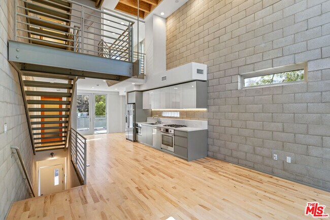 Foto del edificio - 3450 Cahuenga Blvd W