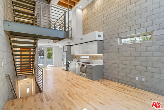 Building Photo - 3450 Cahuenga Blvd W