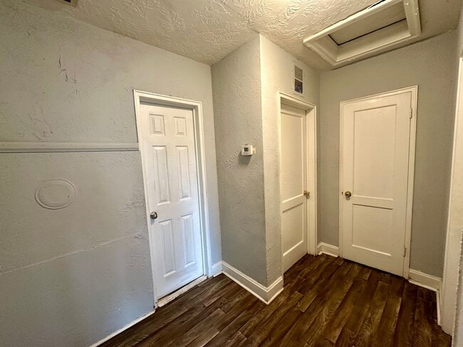 Building Photo - 706 B