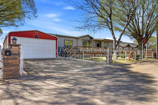 Building Photo - 313-East 1/2 E 1/2 St N