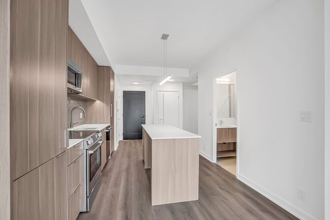 Building Photo - 88 Bathurst St