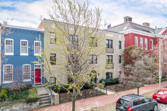 Building Photo - 315 G St NE
