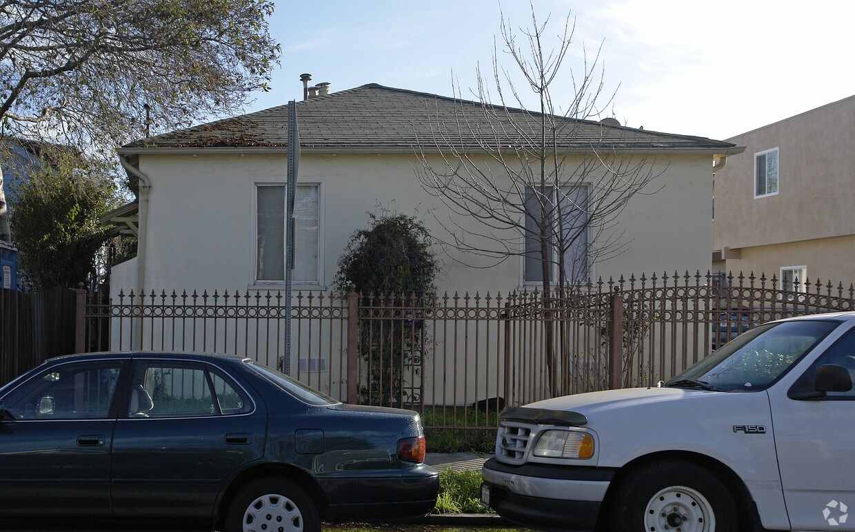 Building Photo - 2443 10th St