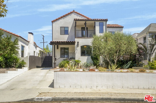 Building Photo - 1042 S Stanley Ave
