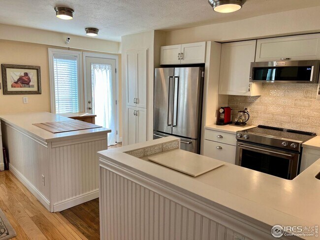 Building Photo - Chic Renovated Three Level Condo in Walnut Grove, Whittier neighborhood