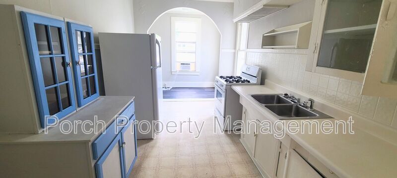 Primary Photo - 217 W Belmont St