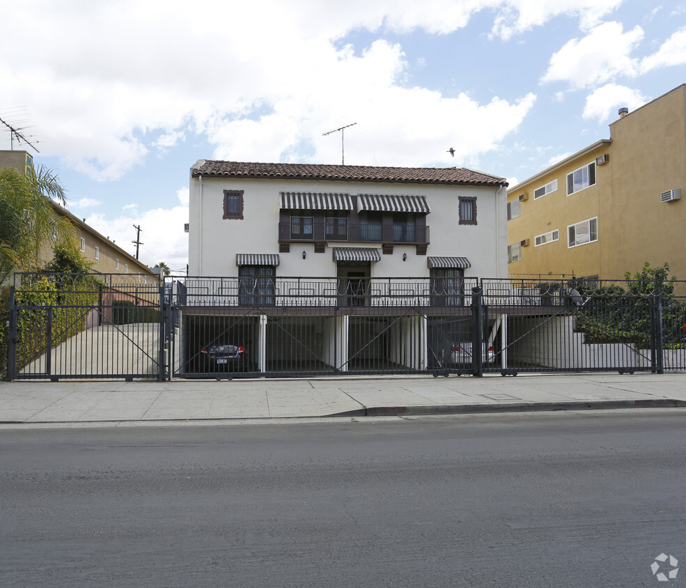 Building Photo - 816 S Catalina St