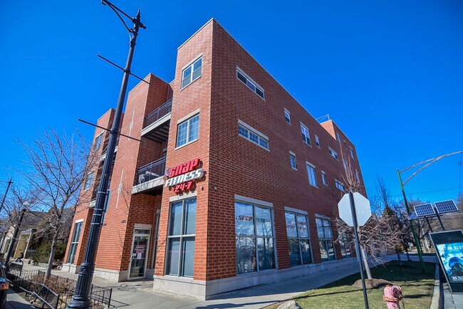 Building Photo - 4006 N Kilbourn Ave
