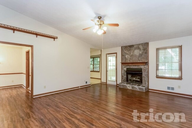 Foto del edificio - 1430 Hillside Pl SE