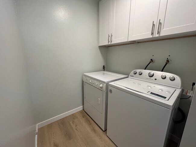 Foto del edificio - Condo for Rent in University City! 3 Bedro...