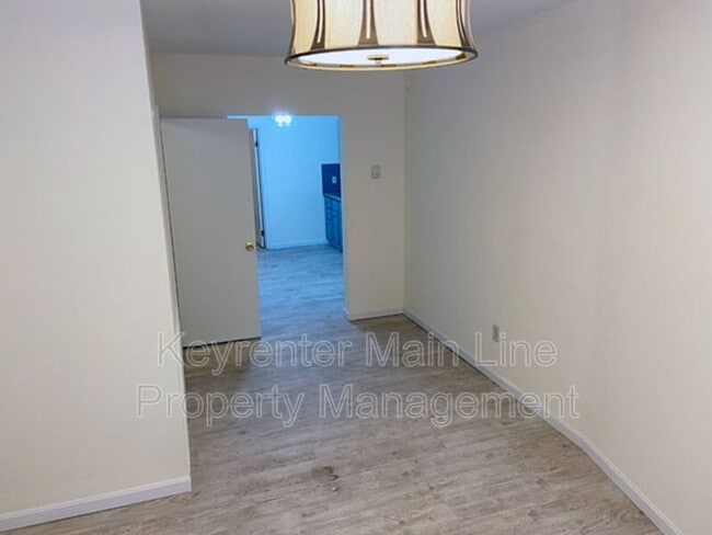 Building Photo - 2141 S 15th St