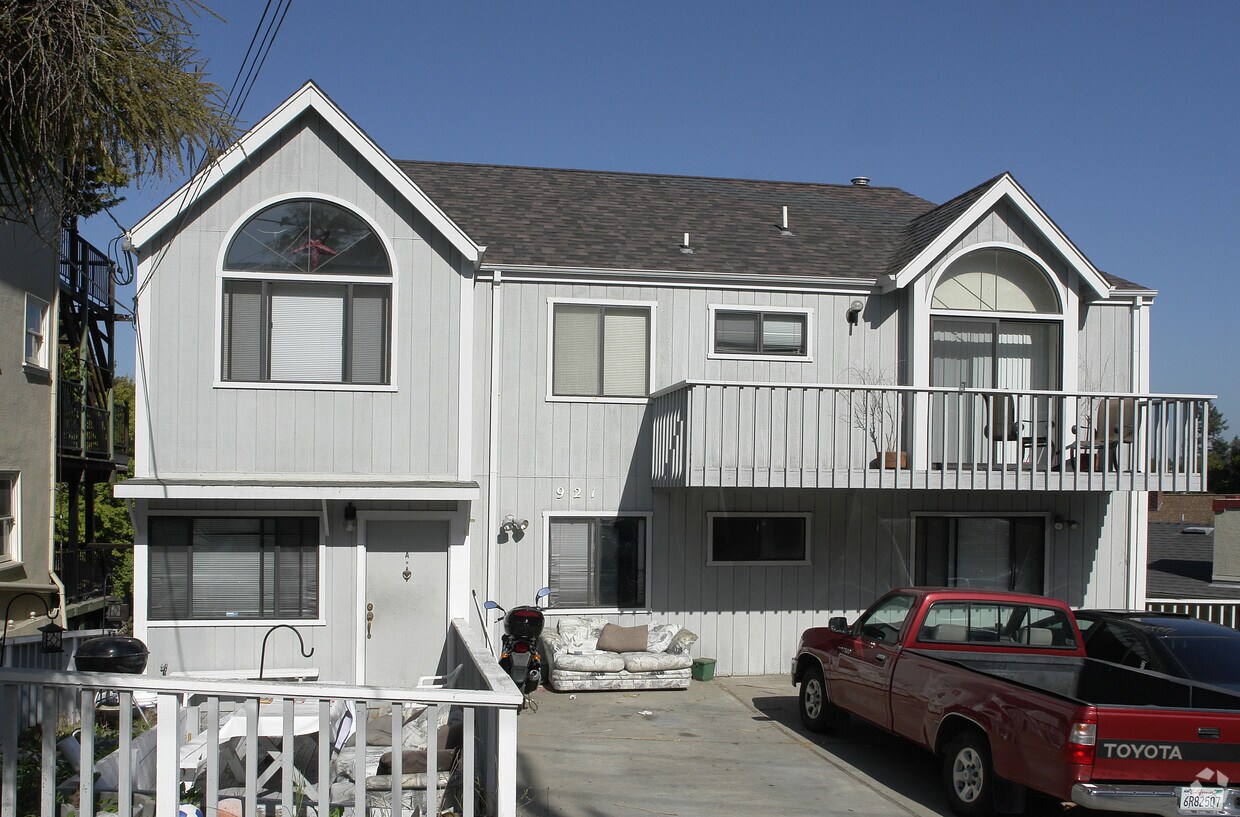 Primary Photo - 921 Vermont St