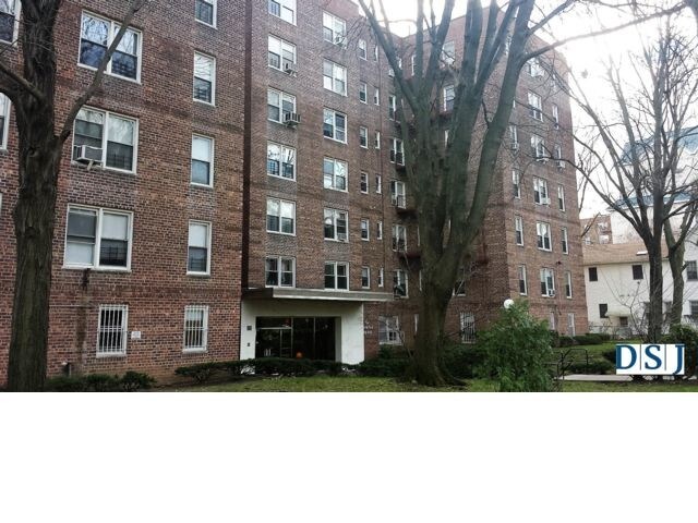 Building Photo - 178-60 Wexford Terrace